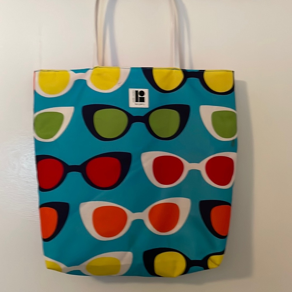 Estee Lauder Lisa Perri sunglasses tote